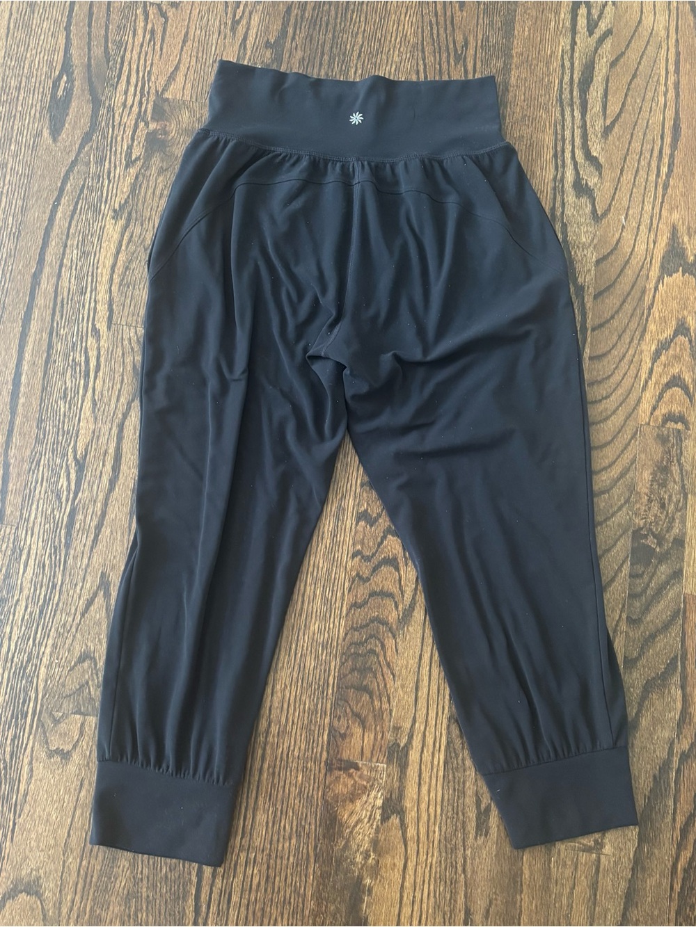 Athleta salutation crop joggers women’s Black small